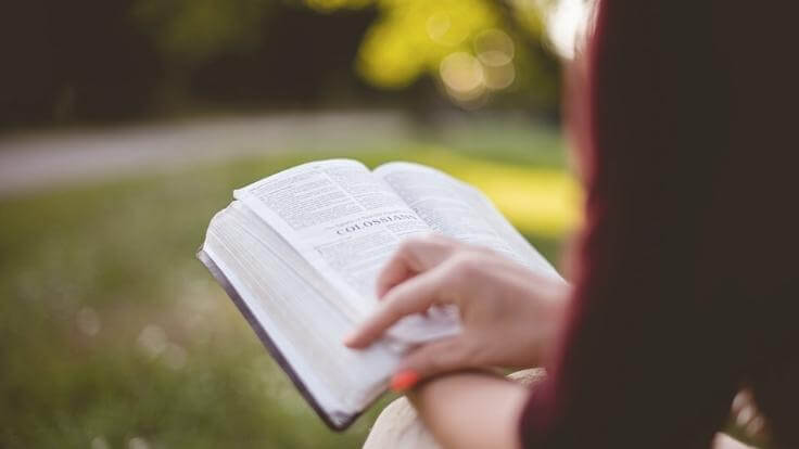 5 Meaningful Bible Verses for Christian Wives and Homemakers