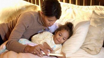 Bedtime Story Books: A Good Way to Tuck In Your Baby at Night