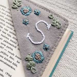 tuck-in gifts - corner bookmarks