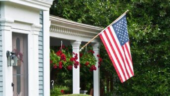 10 Great Ways to Display the American Flag Outdoors